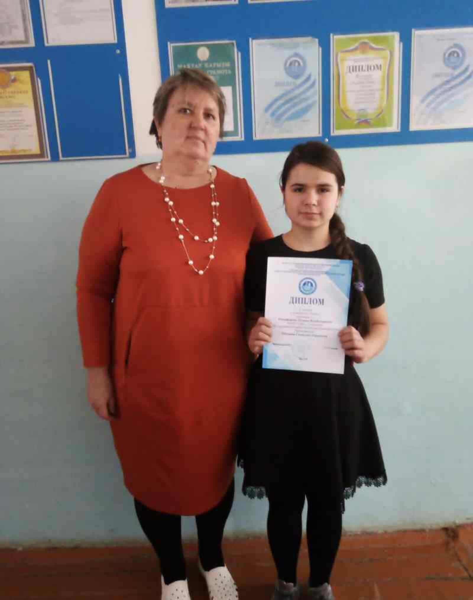 Полина Никифорова со своей наставницей.