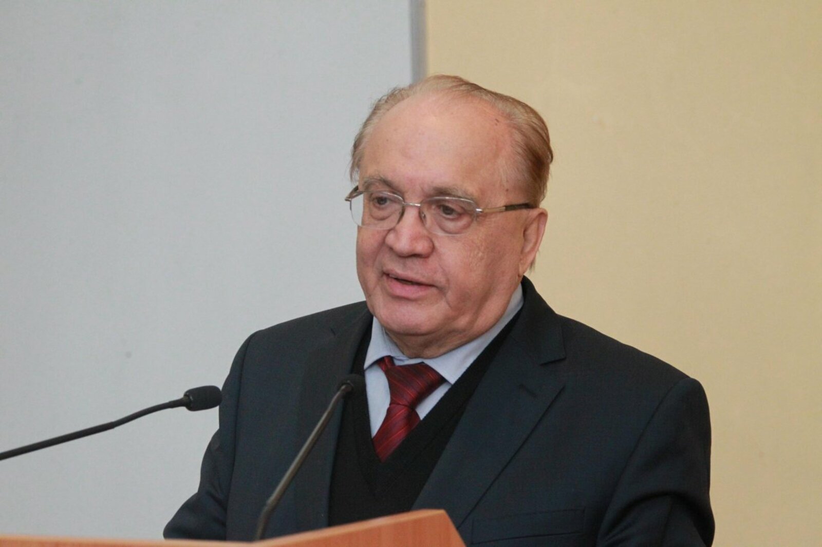 Олег Яровиков