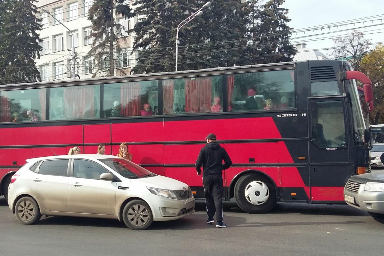 автор
