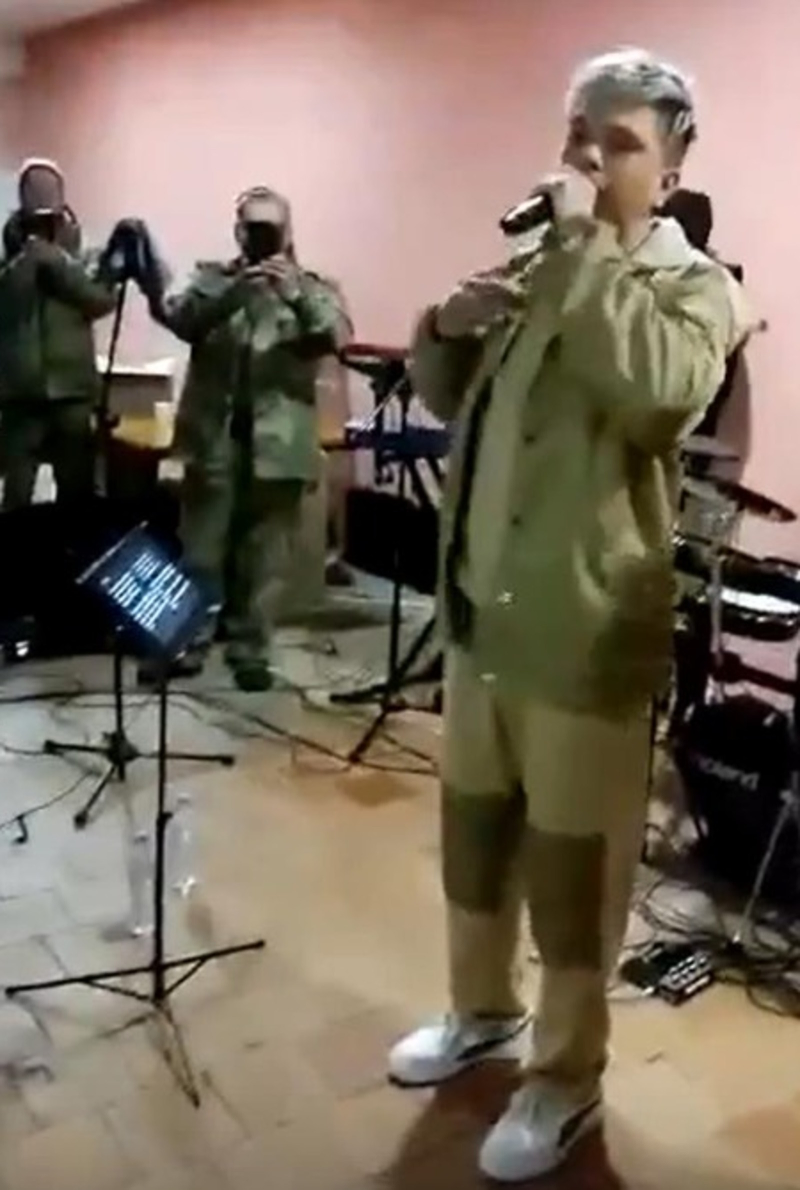 стоп-кадр видео «Честно говоря»