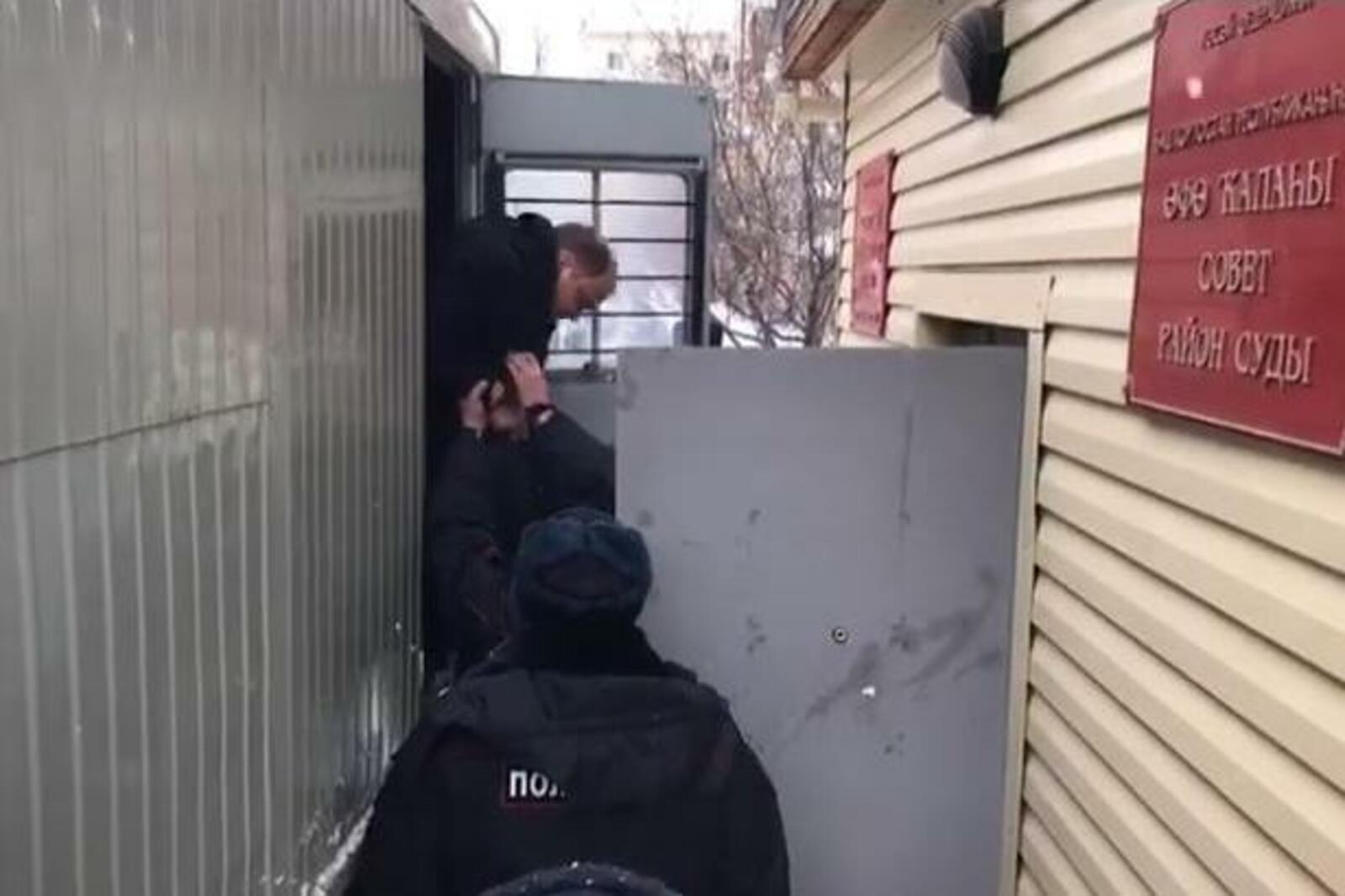 автор