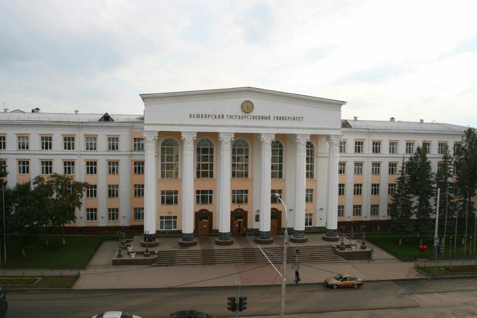 Олег Яровиков