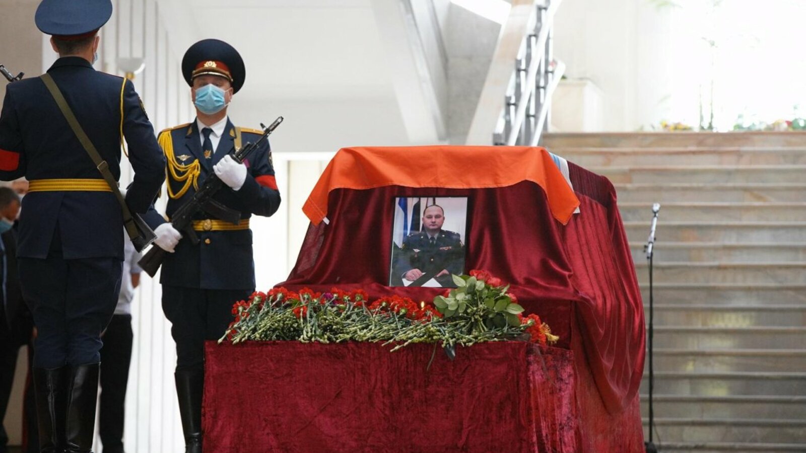 Олег Яровиков