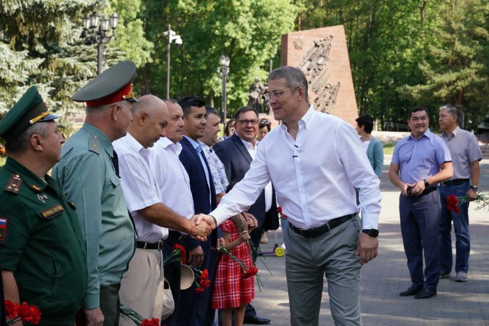 Олег Яровиков