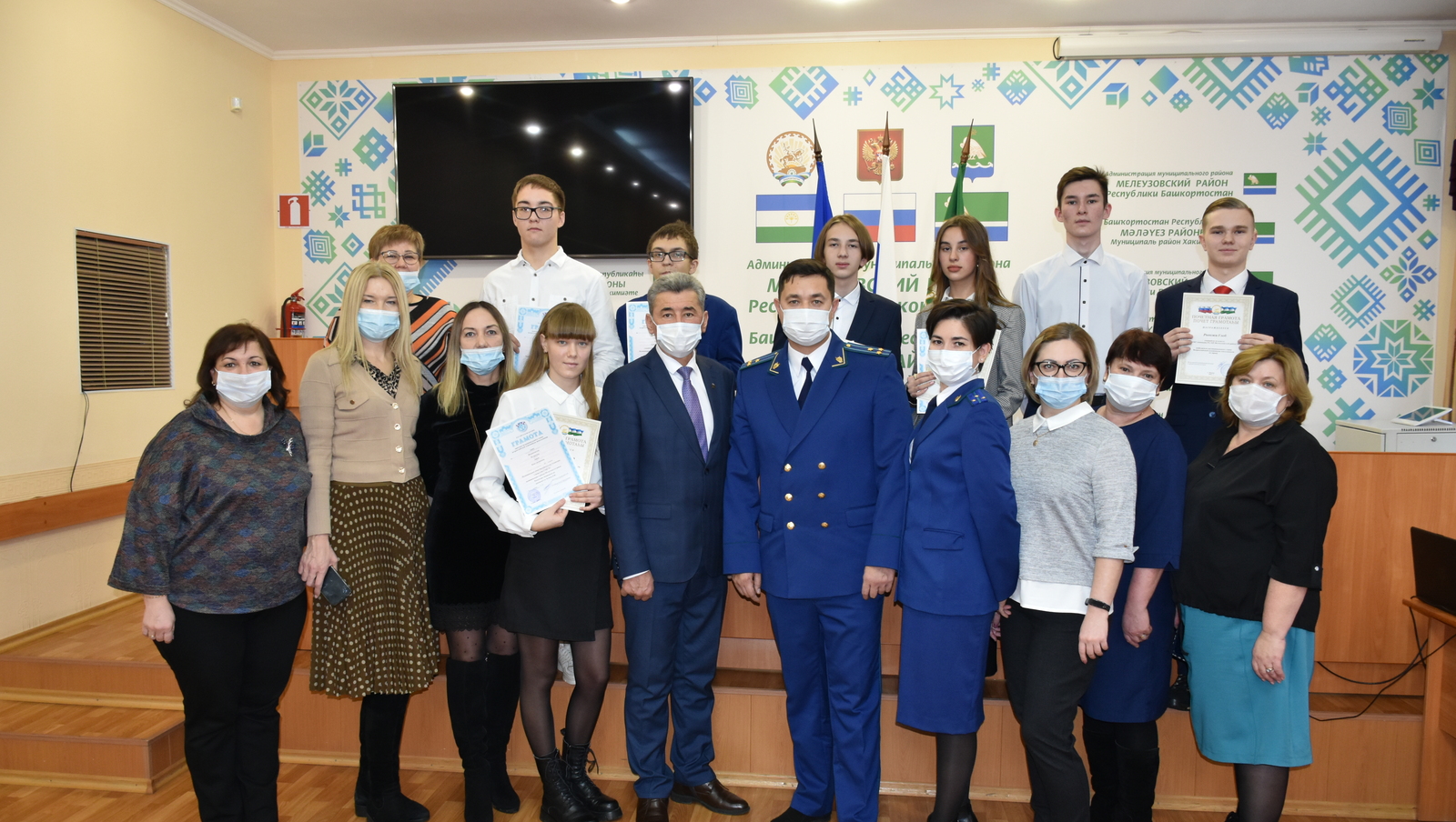 Работники Мелеузовской межрайонной прокуратуры чествовали юных правоведов