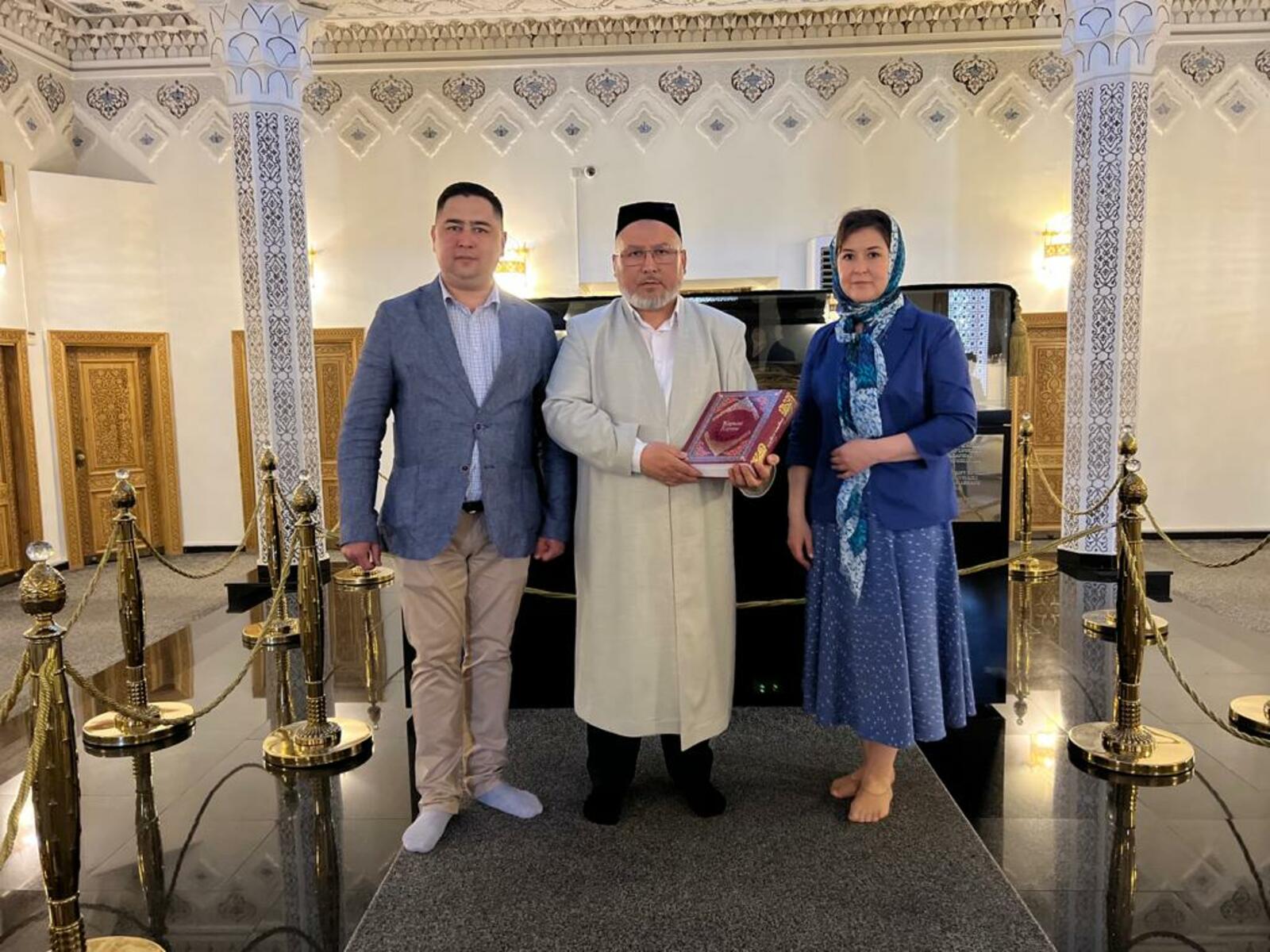 Официальная делегация Башкортостана передала Коран на башкирском языке Центру исламской цивилизации Узбекистана
