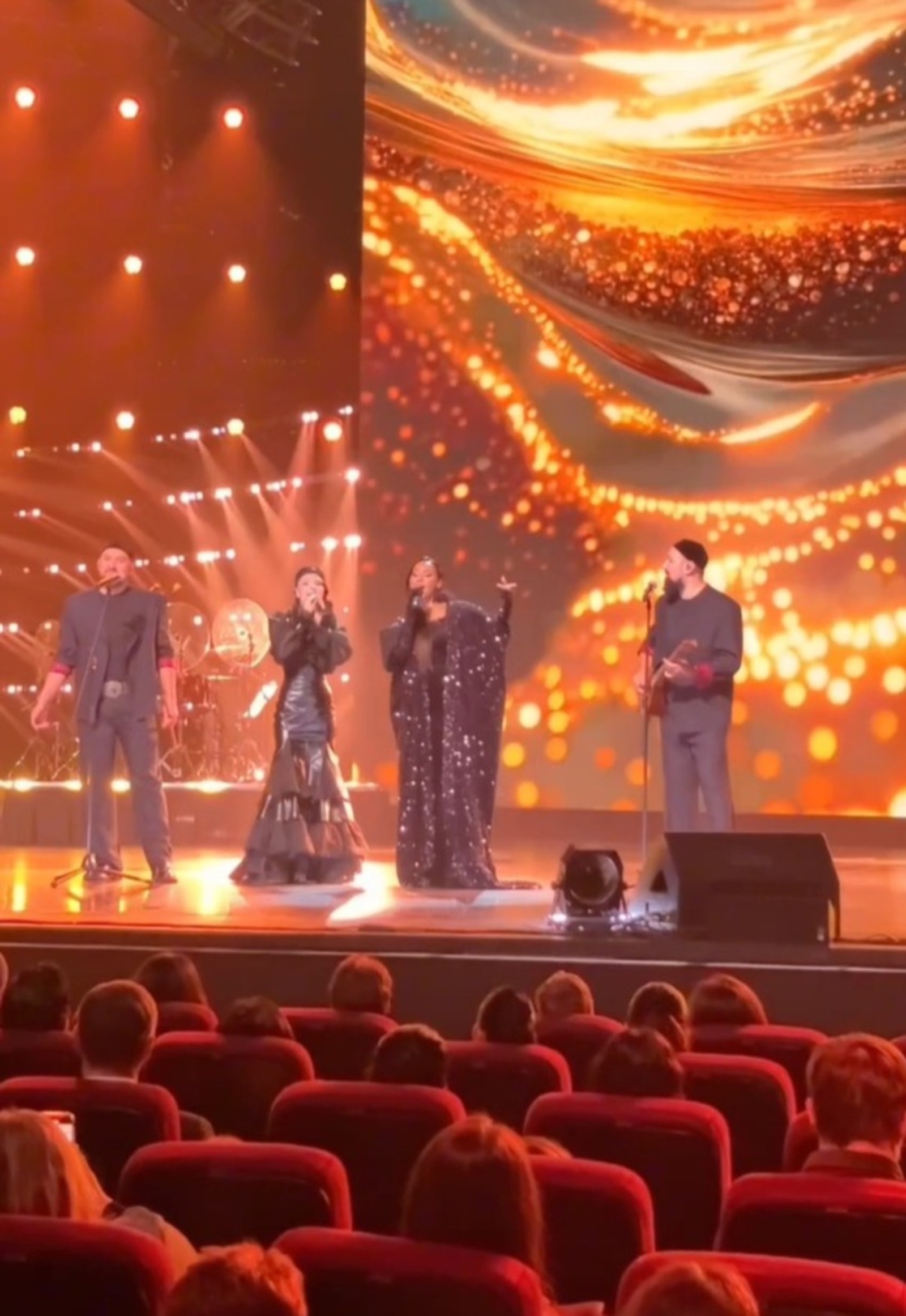 Ay Yola төркөмө / социаль селтәрҙәр