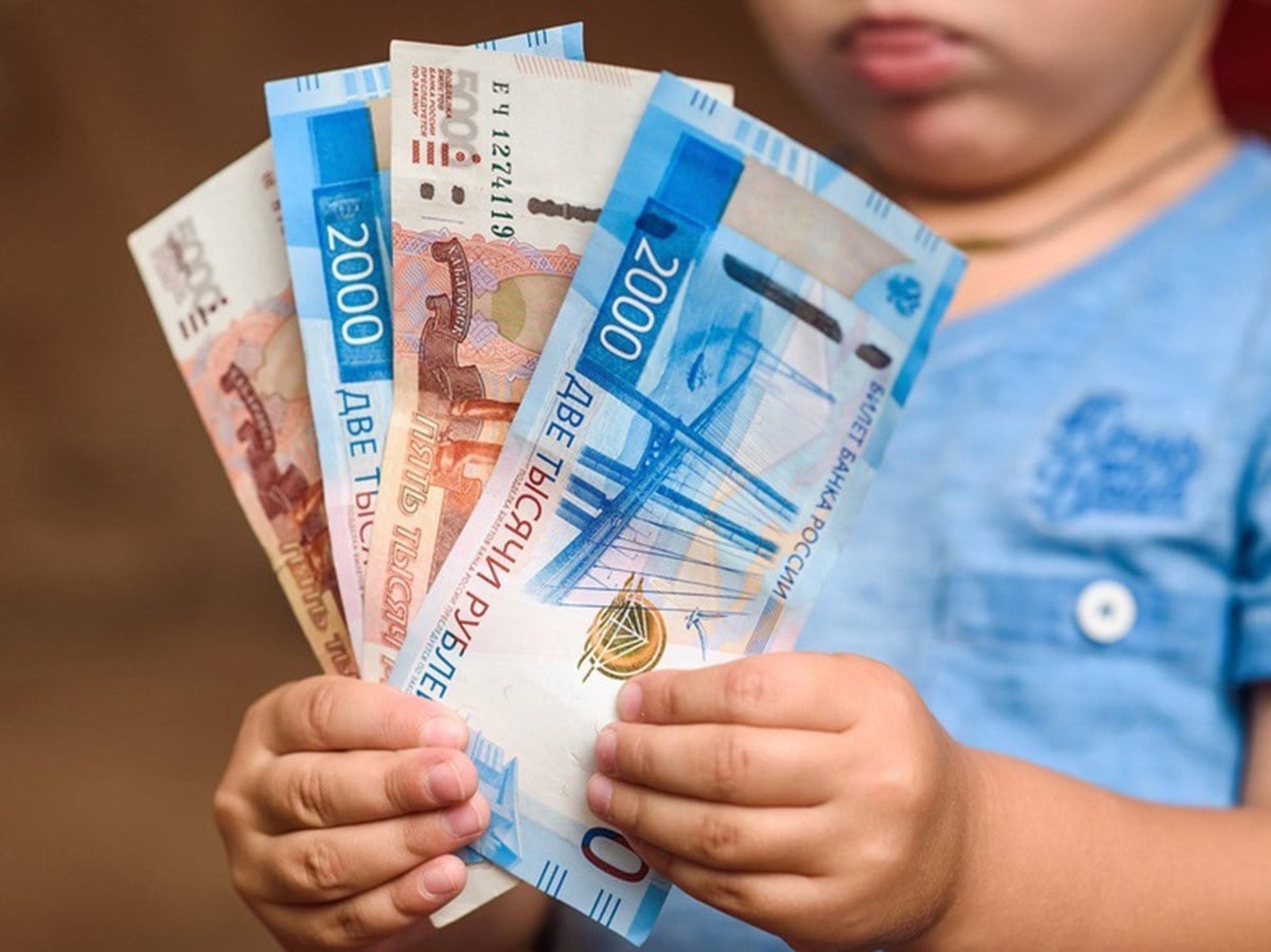 В России начнут выплату новых пособий детям от 8 до 17 лет