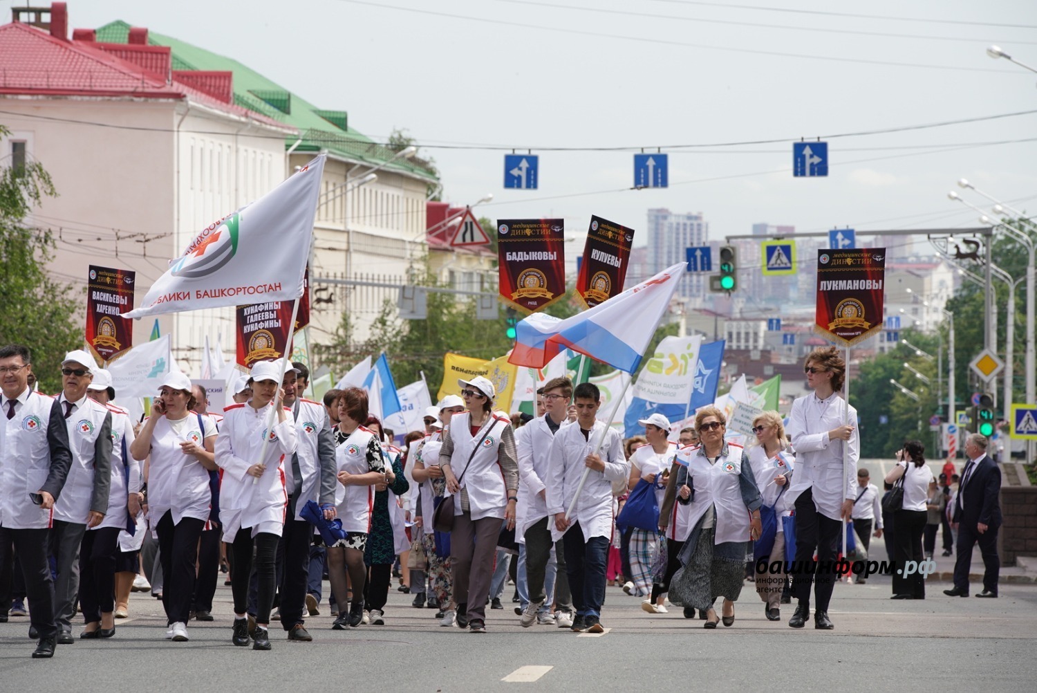В Уфе прошел парад медицинских работников