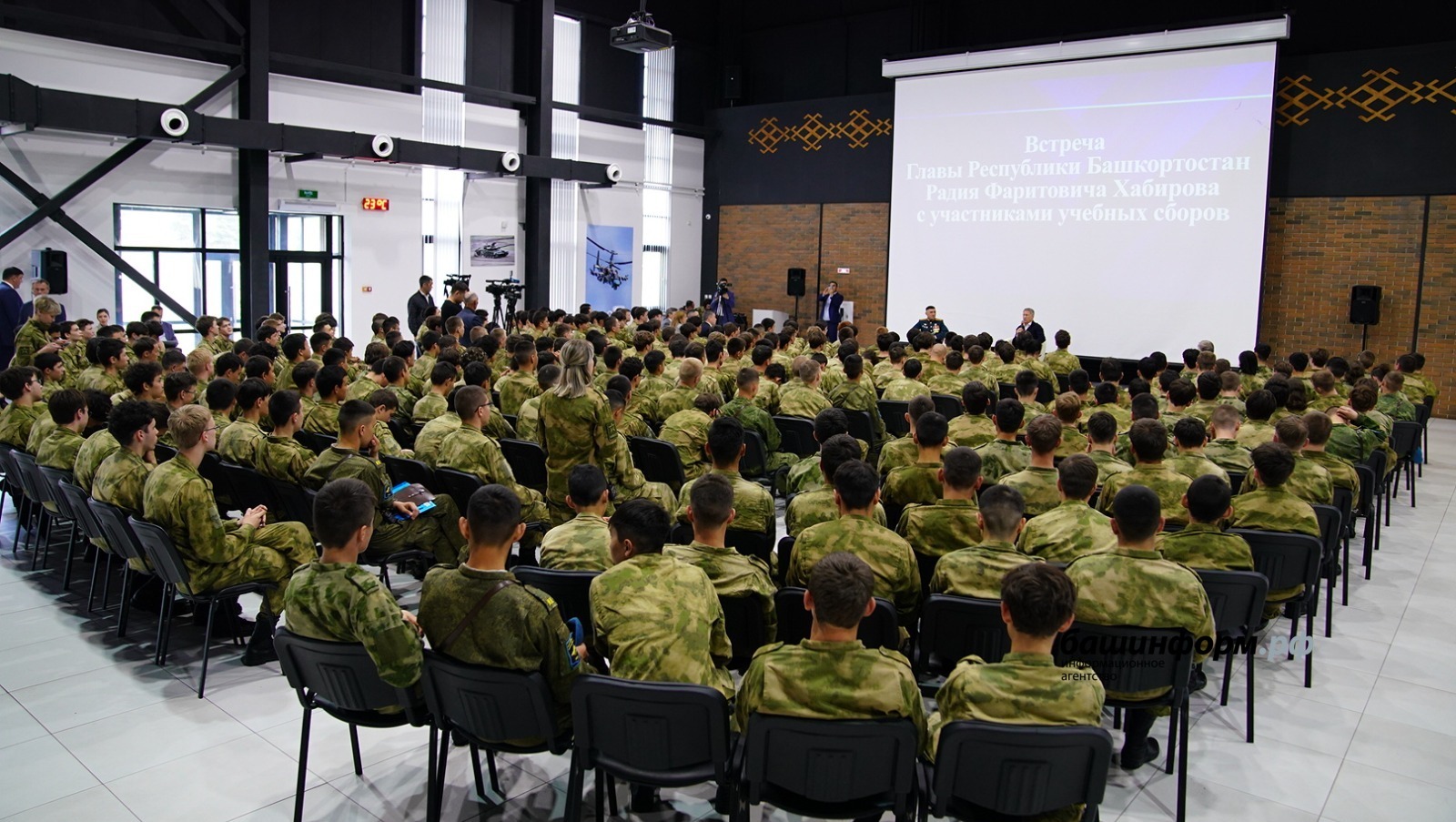 Олег Яровиков