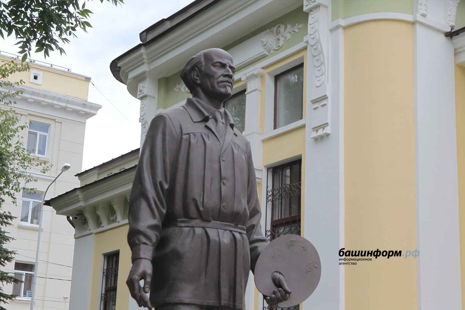 Олег Яровиков