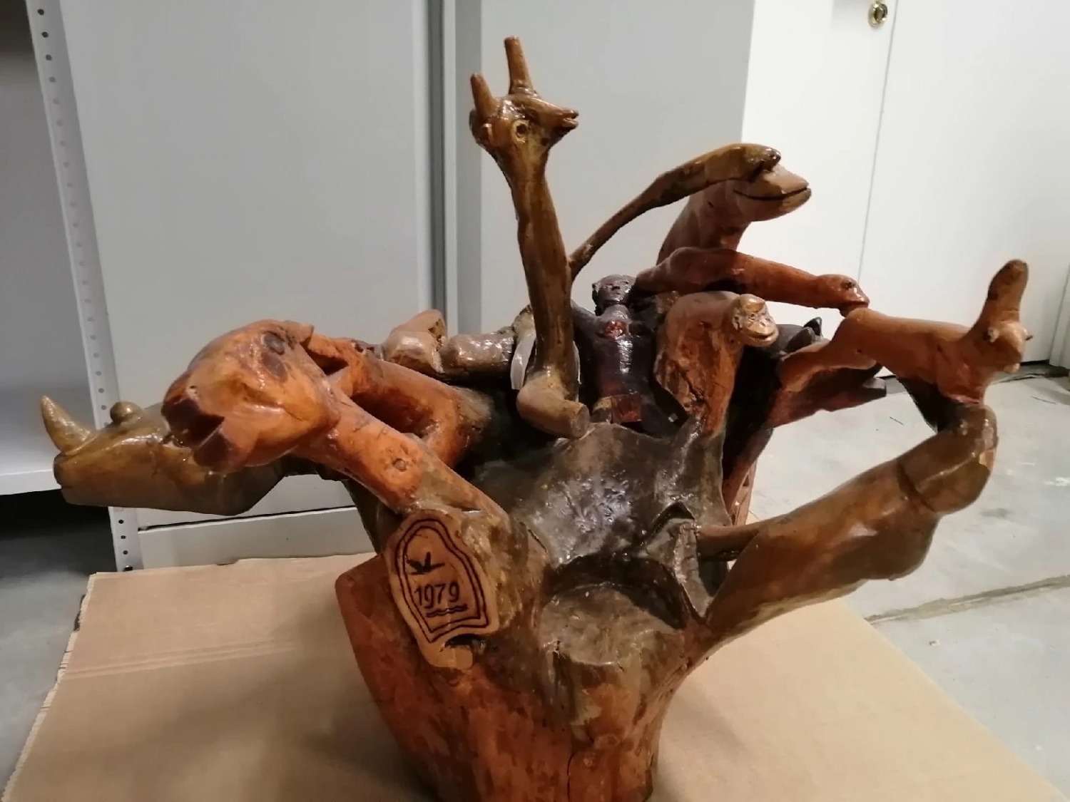 Композиция на пеньке «Писательское содружество» Мусы Гали