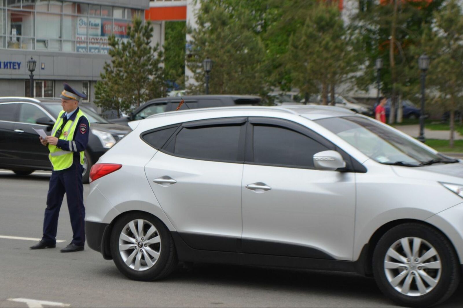 автор