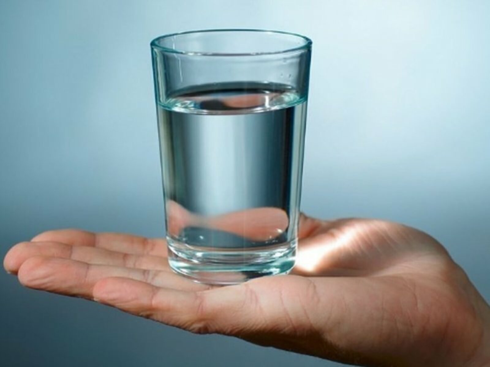 Стакан воды для исполнения. Стакан воды. Красивые стаканы для воды. Стакан чистой воды. Стаканы для воды стеклянные.