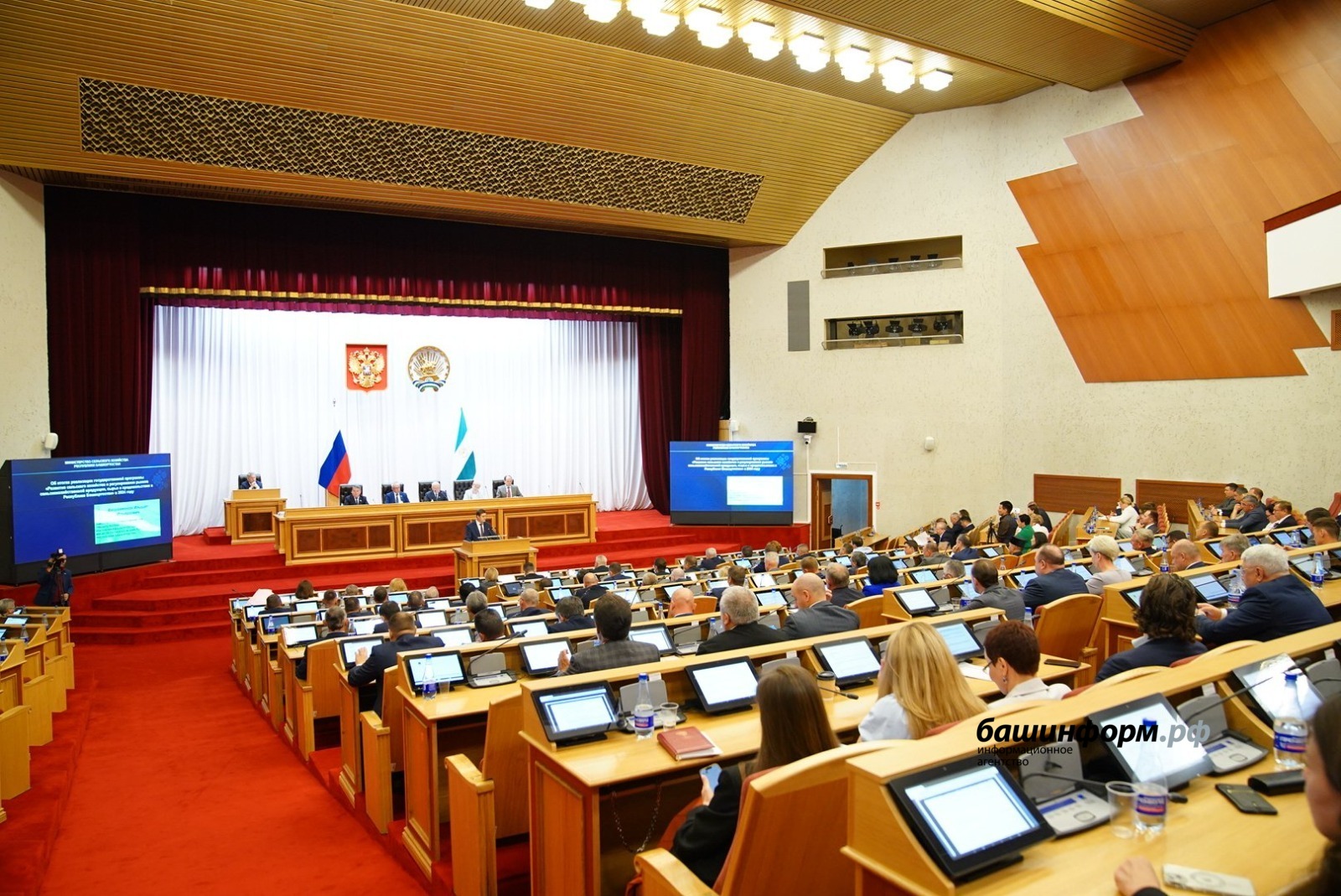 Олег  Яровиков