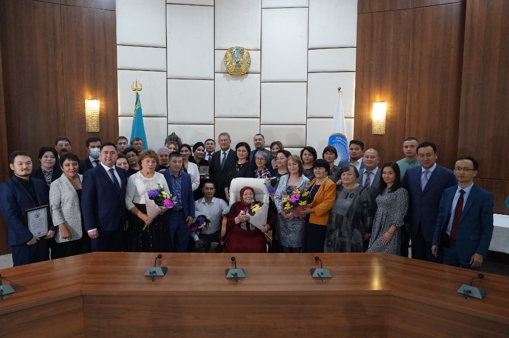 Радий Хабиров встретился с уроженцами Башкортостана, проживающими в Казахстане