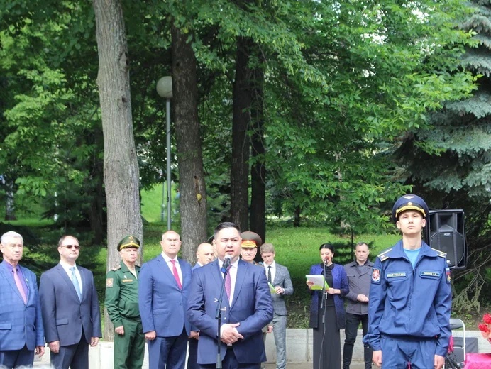В Уфе в День памяти и скорби возложили цветы к памятнику Александру Матросову