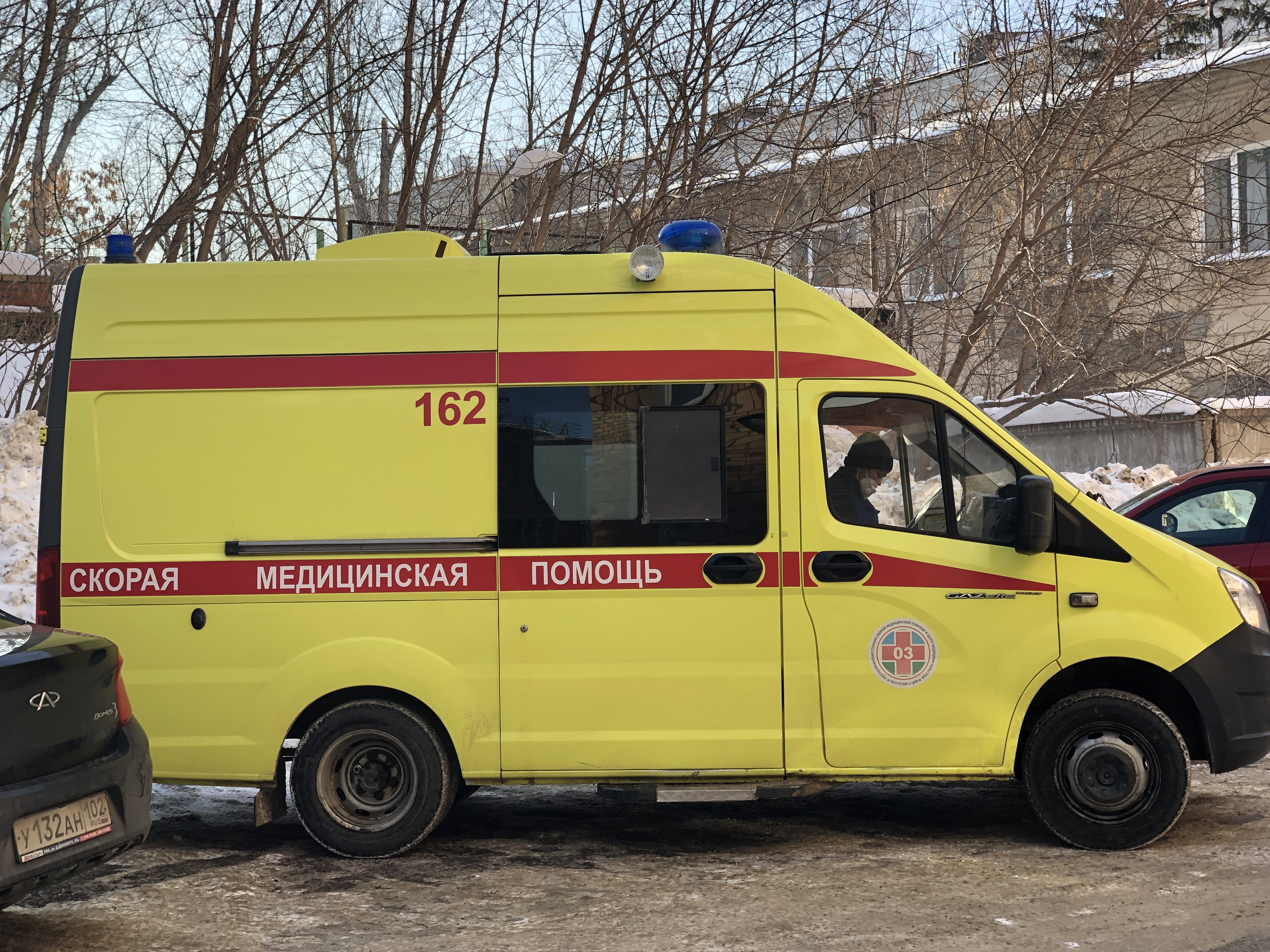 Жителя Башкирии зажало между троллейбусами, он погиб