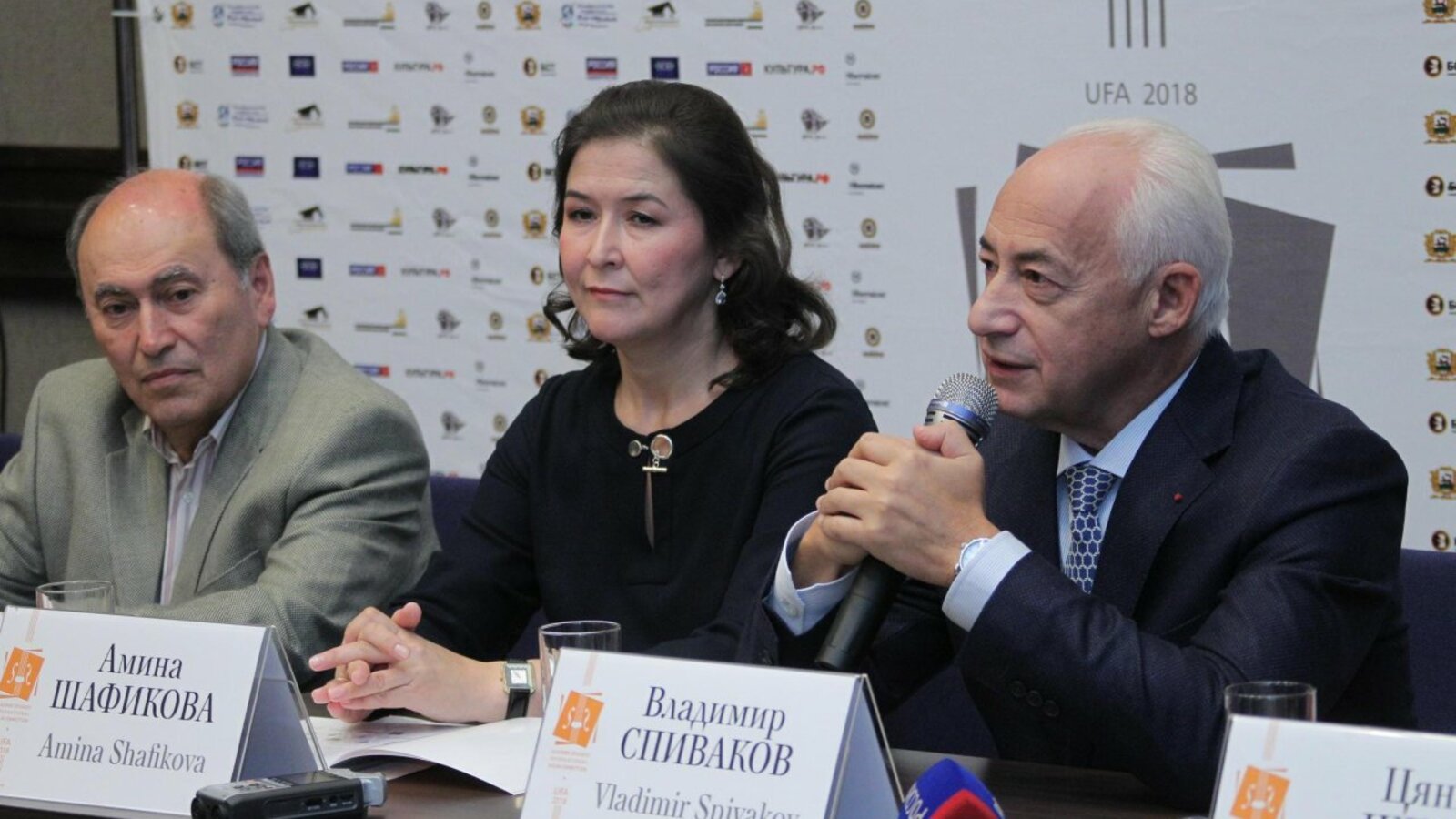 Олег Яровиков