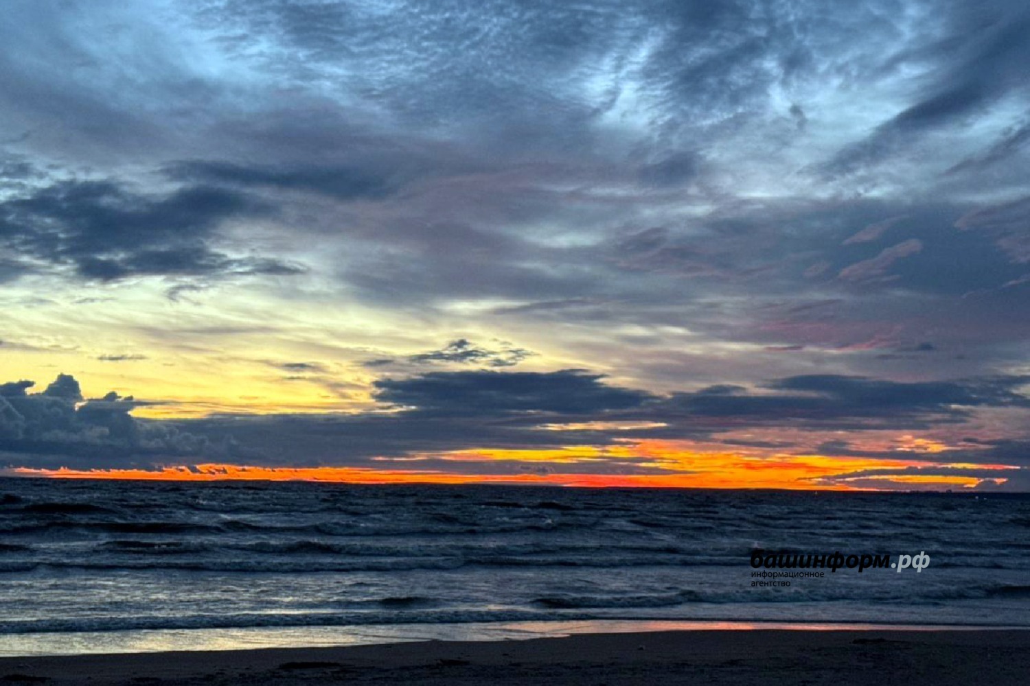 автор  Закат в Финском заливе (Комаровский берег)