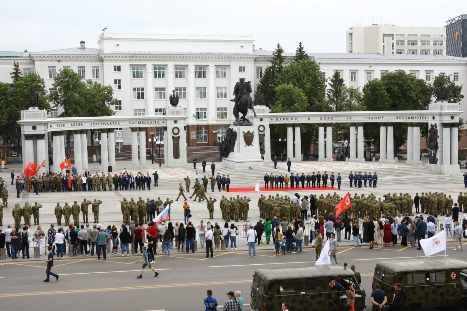 Олег Яровиков