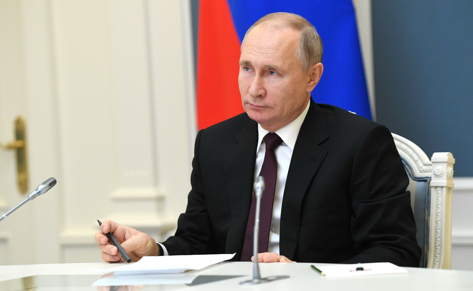 В Кремле назвали тему беседы Путина и Шрёдера в Москве