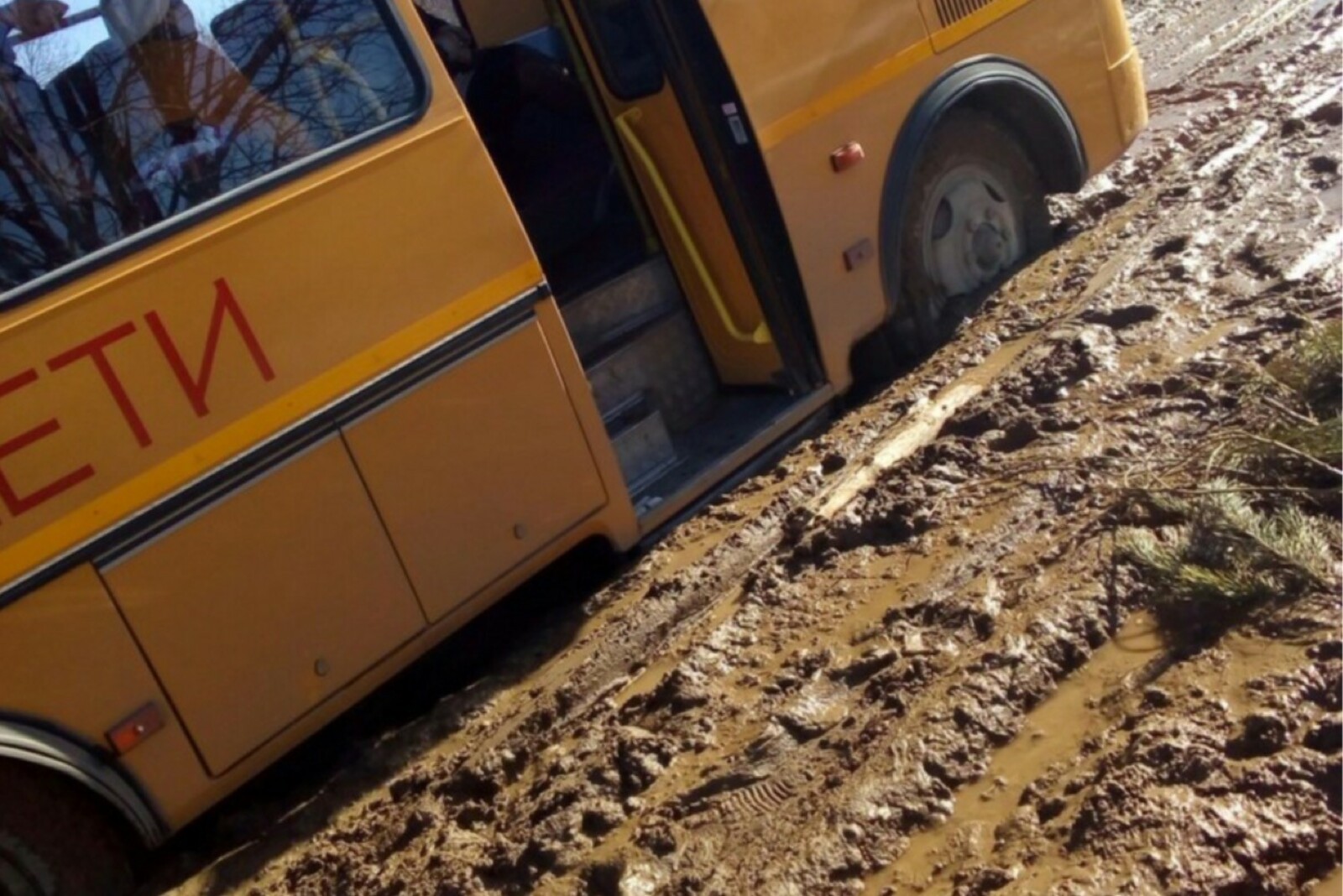 В Башкирии школьные автобусы не смогли доехать до школ из-за плохого состояния дорог