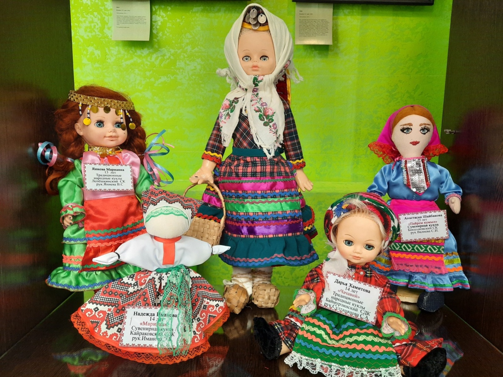 В Марийском ИКЦ села Мишкино проходит выставка кукол, одетых в национальную одежду