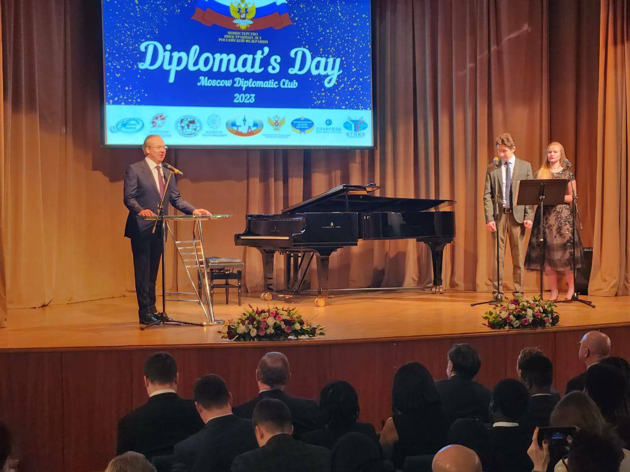 Андрей Назаров поздравил дипломатов с их профессиональным праздником