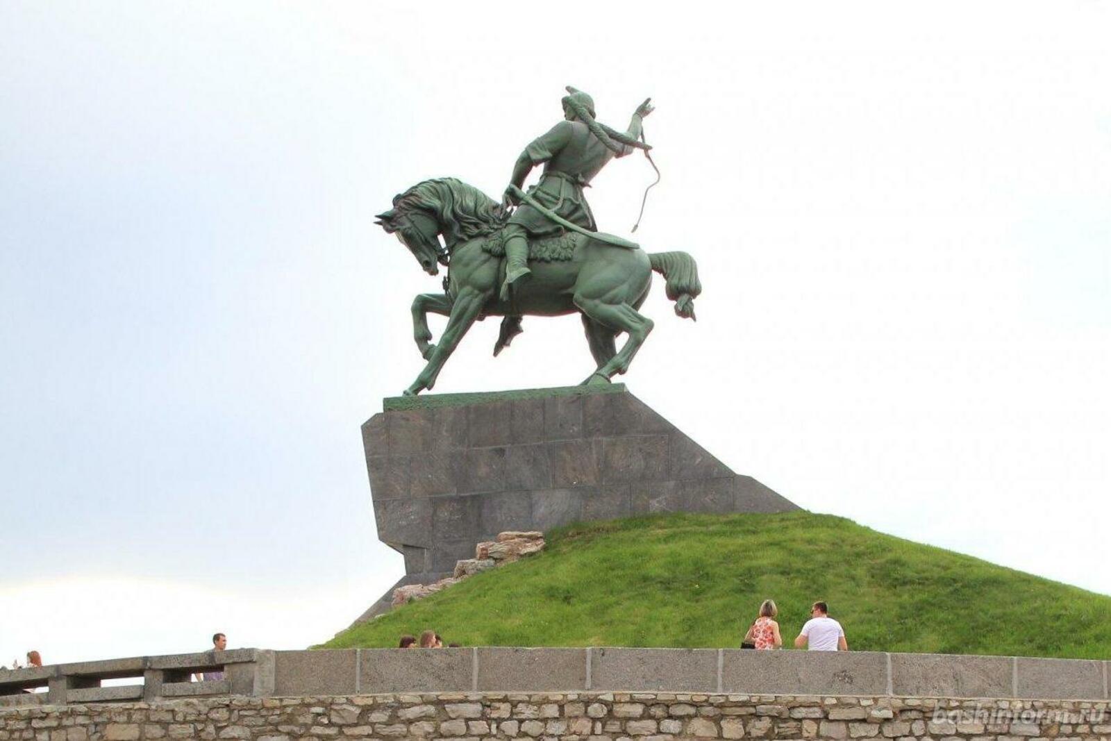 Олег Яровиков