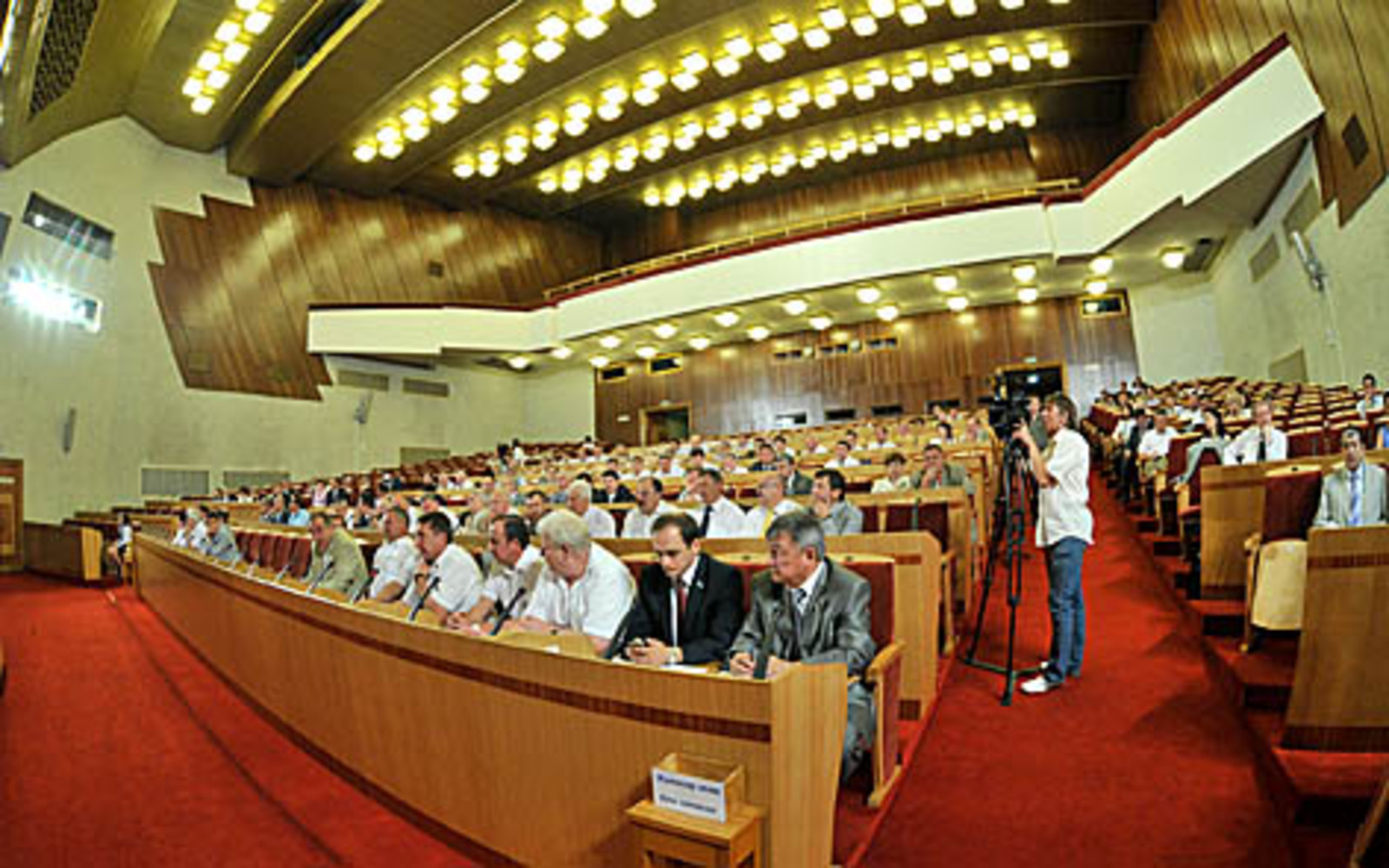 За возвращение выборности главы региона проголосовали все 96 депутатов, присутствовавших на заседании.
