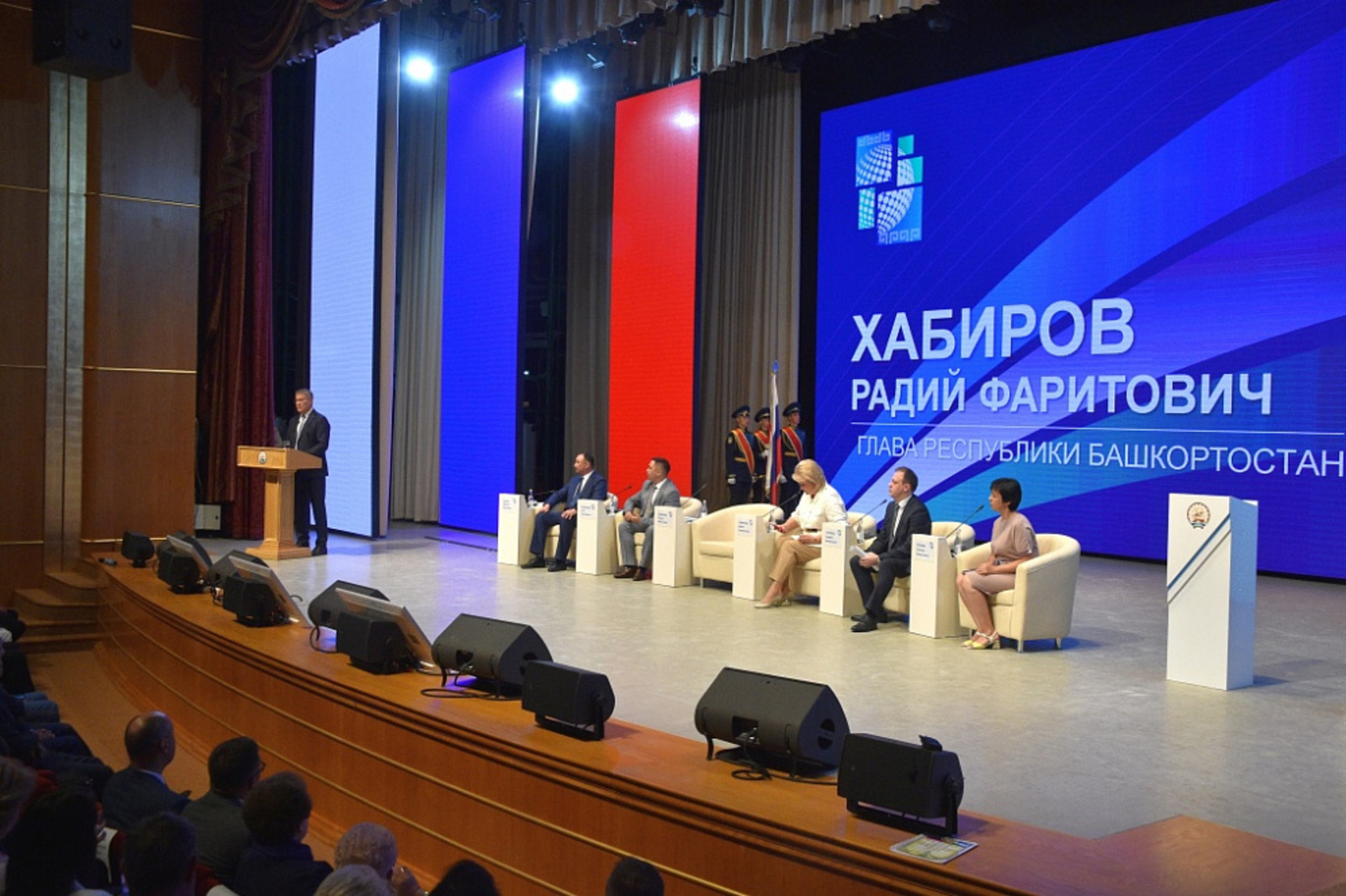 Радий Хабиров: «Выпускники школ Башкортостана сегодня становятся настоящими героями»