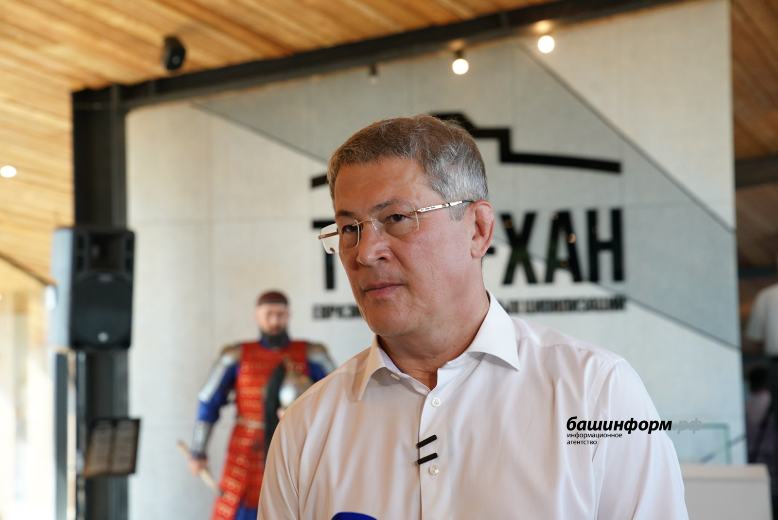 Олег Яровиков