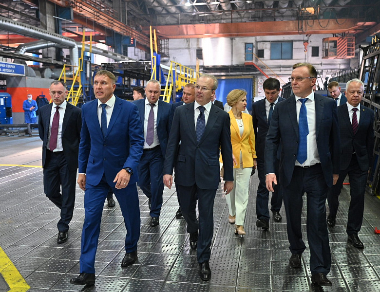 Премьер-министр Башкортостана поздравил работников ПАО НЕФАЗ с 45-летием завода