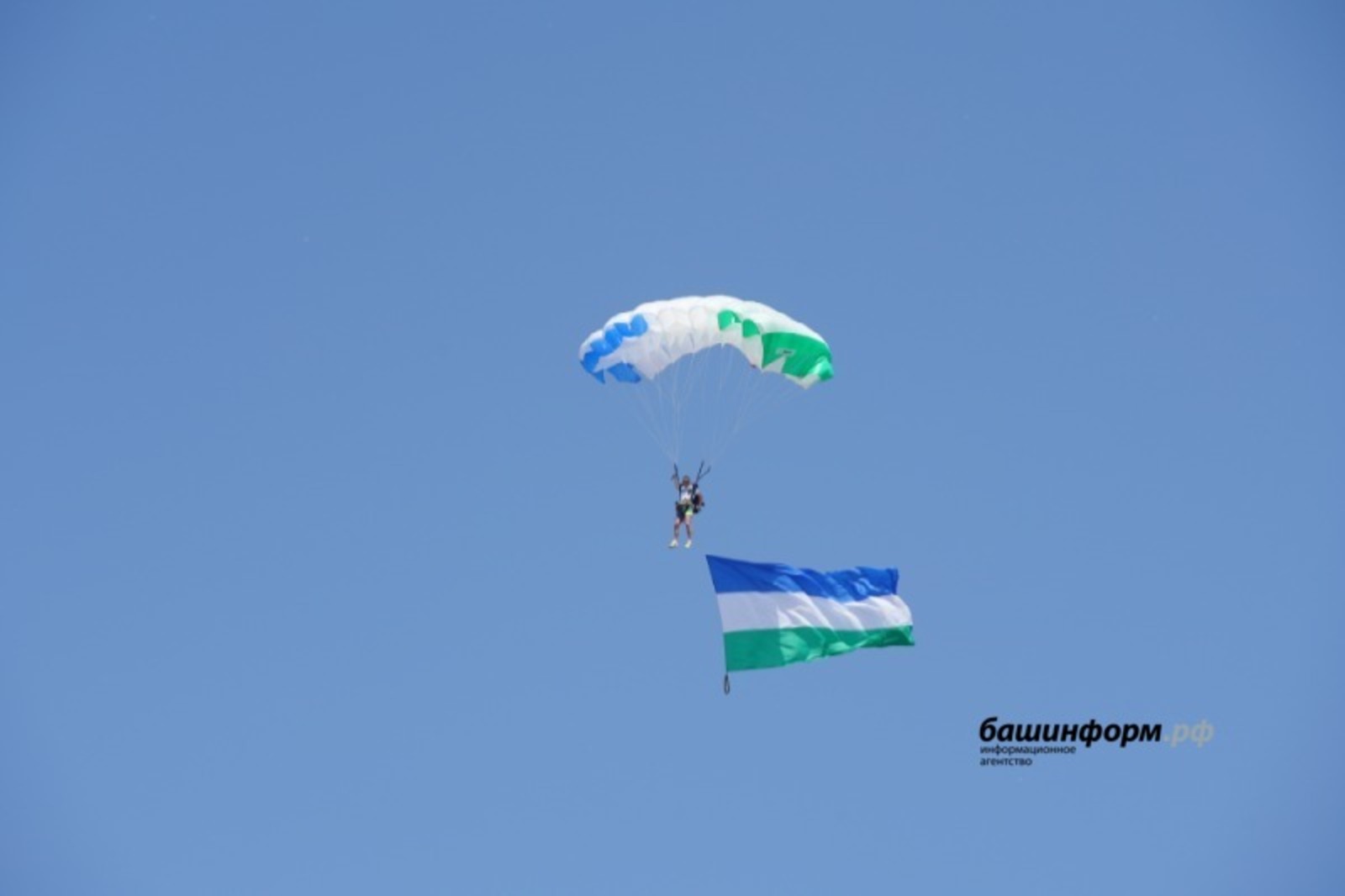 В Башкирии состоится фестиваль парашютного спорта «SkyFest»