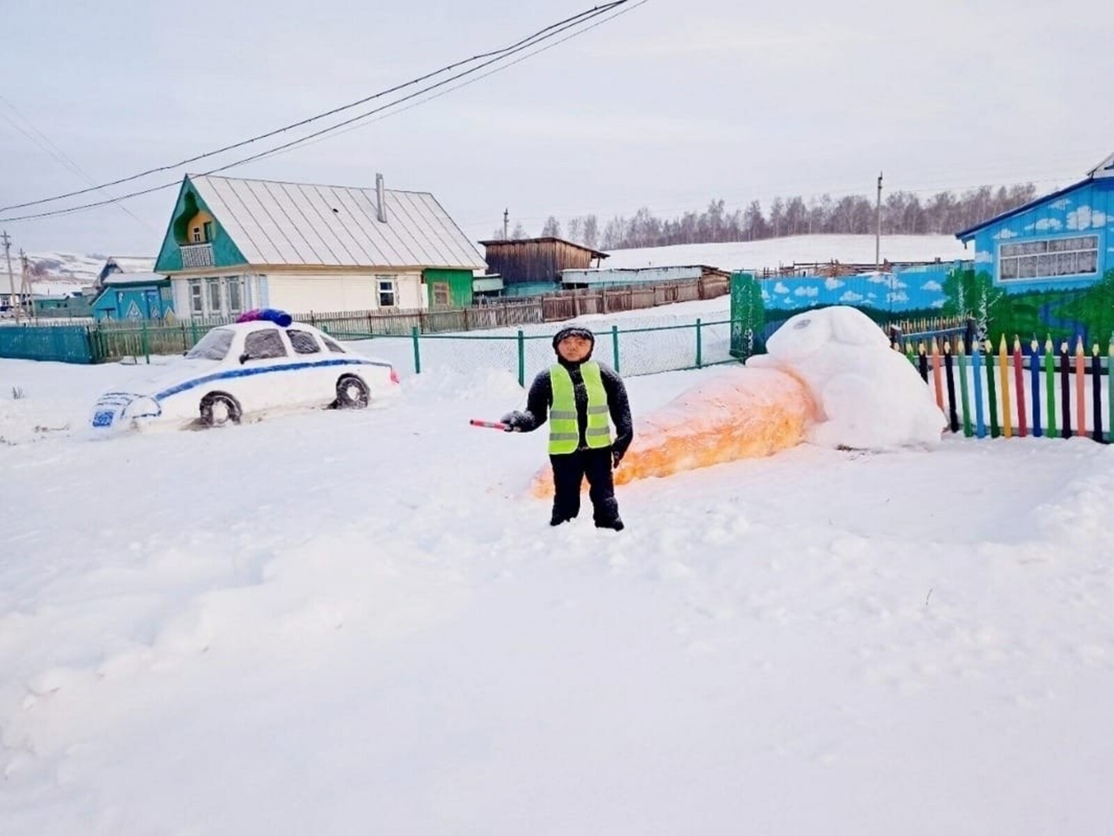 В Башкирии нетрезвых односельчан напугал снежный «автоинспектор»