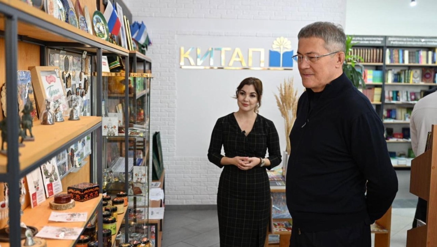 фирменный магазин издательства «Китап»