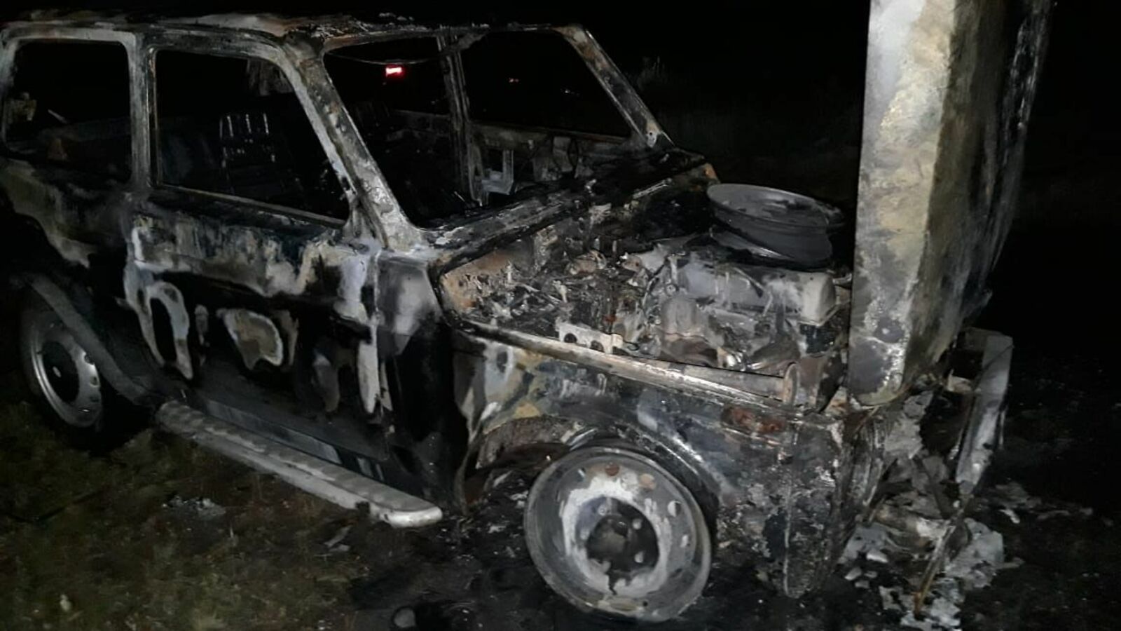 В Башкирии возле кладбища сгорела машина. Погиб человек