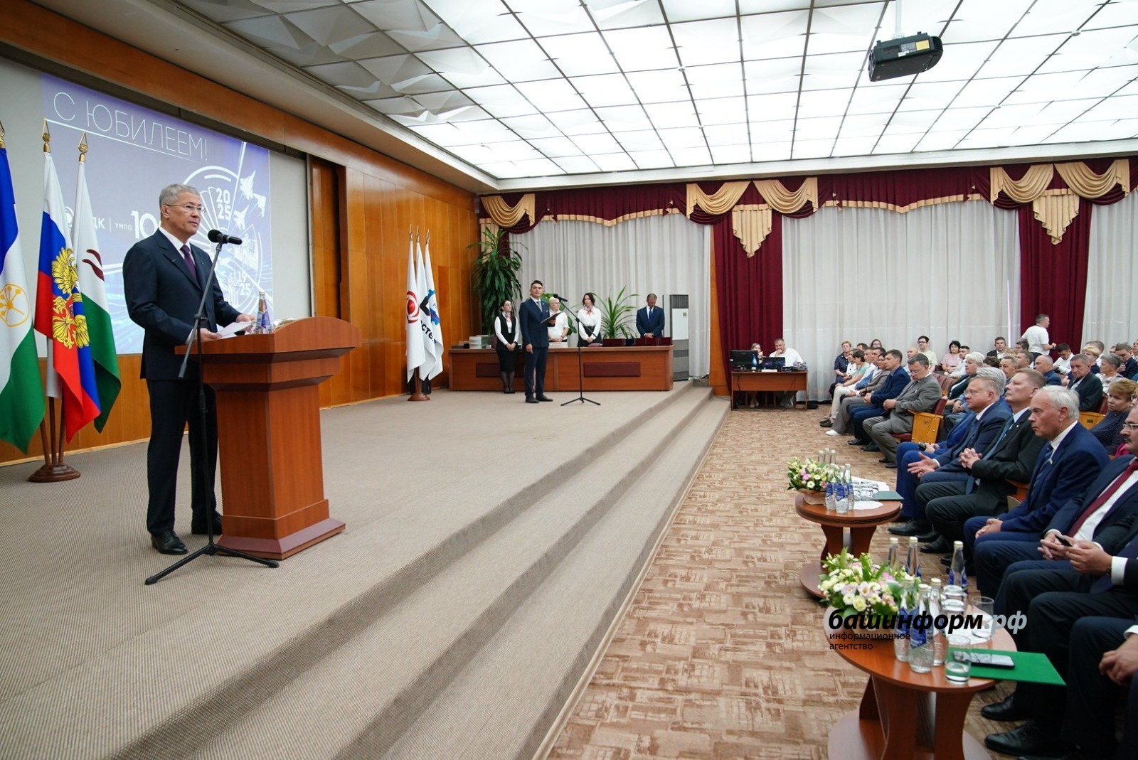 Олег  Яровиков