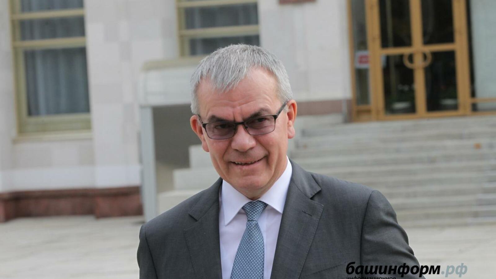 Олег Яровиков