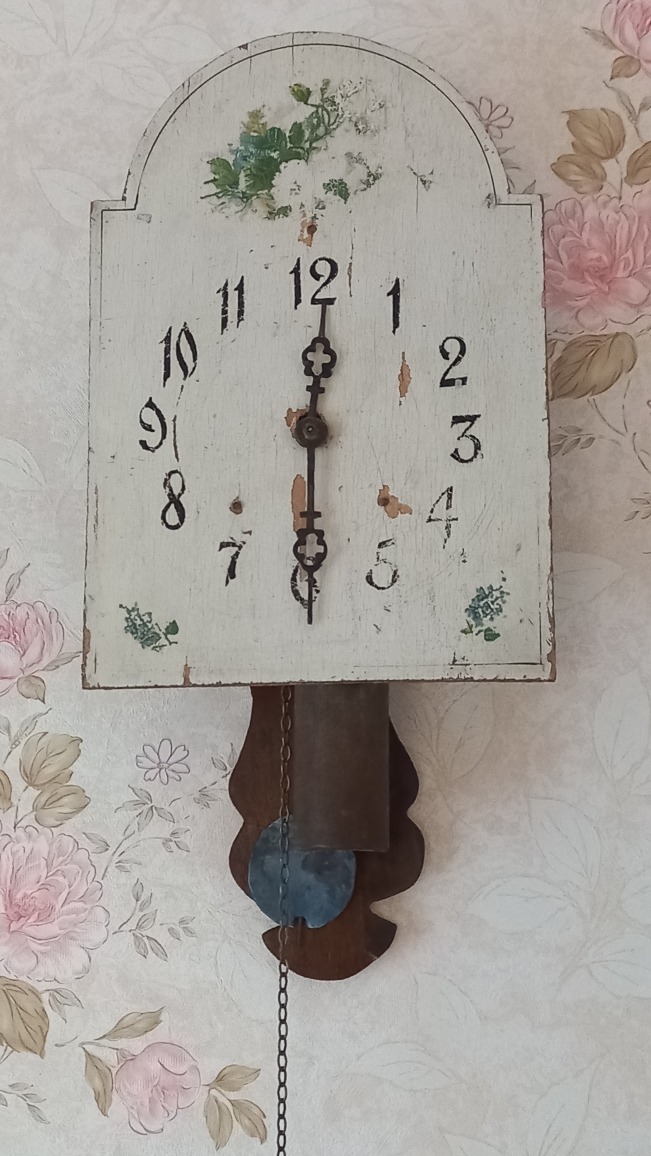 Настенные часы Надежды Крупской