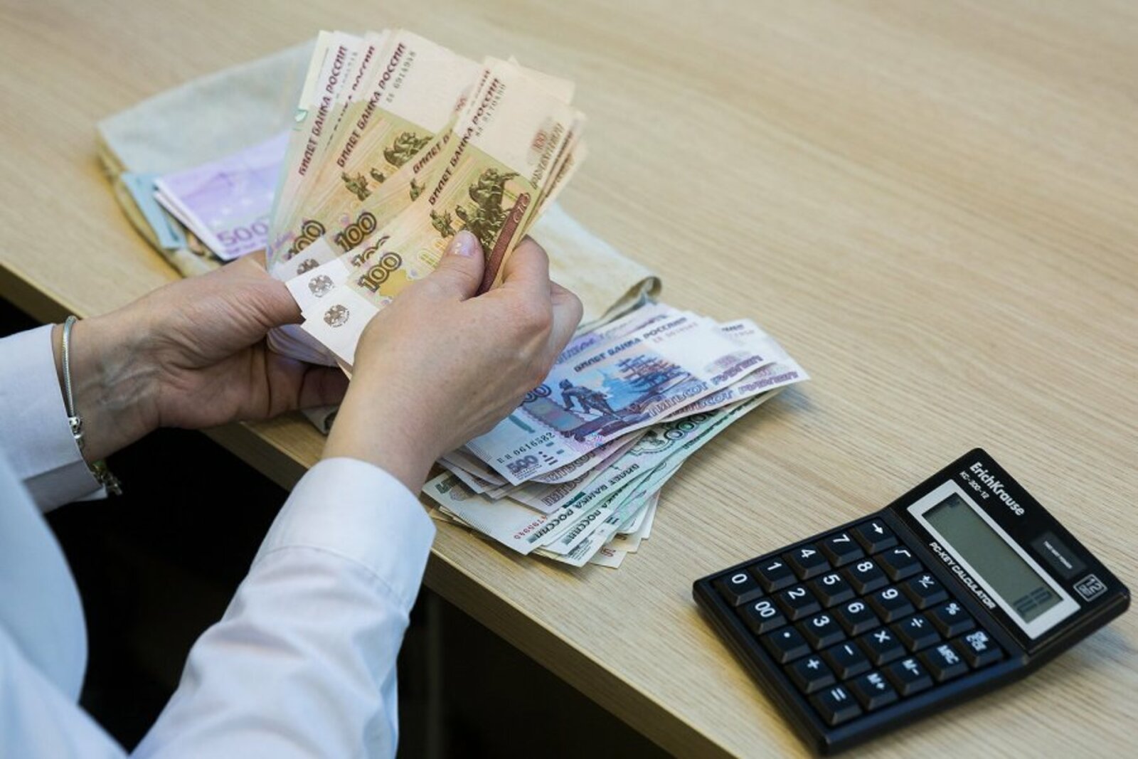 Путин поручил ввести выплаты семьям в подконтрольных областях Украины и в ЛДНР