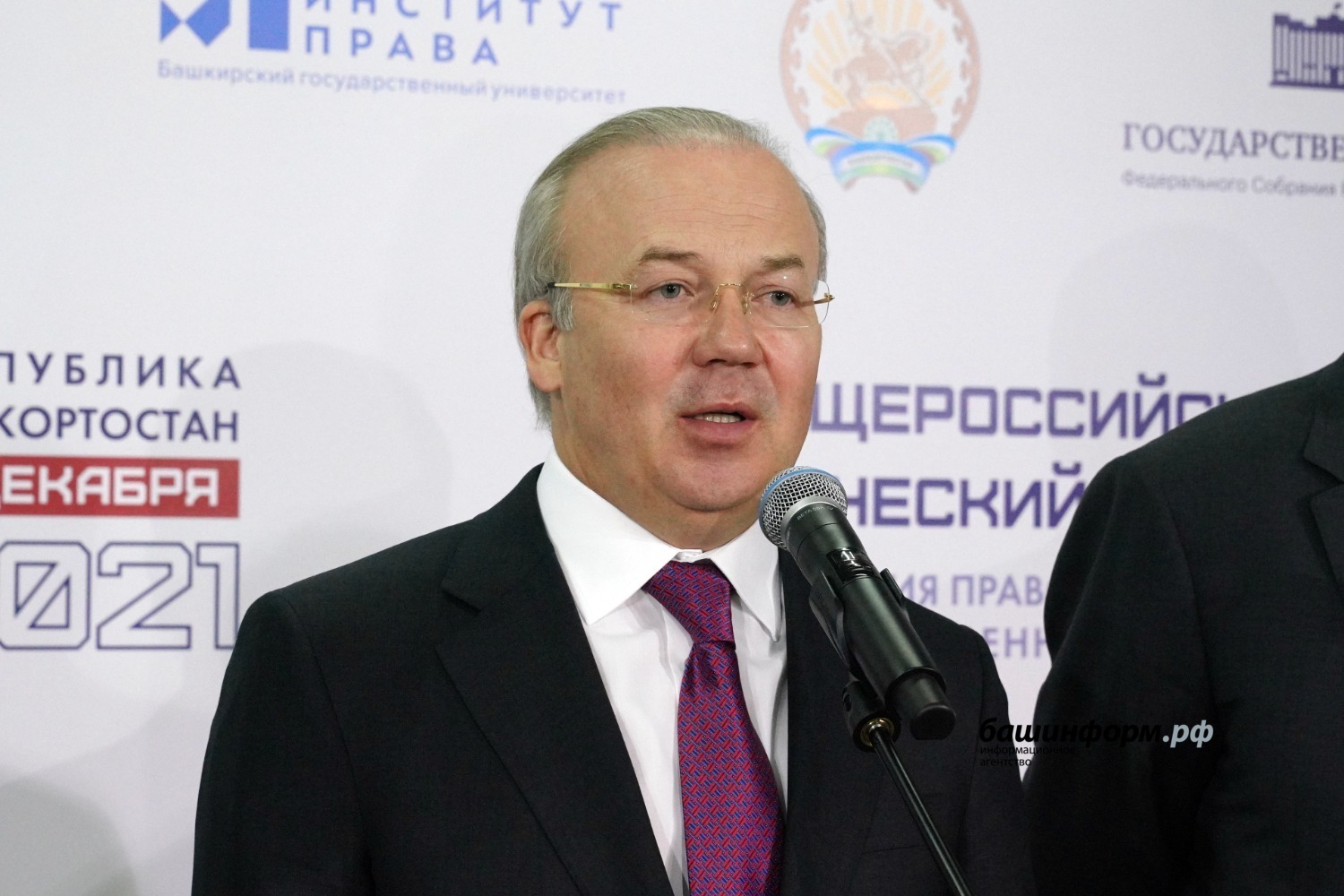 Олег Яровиков