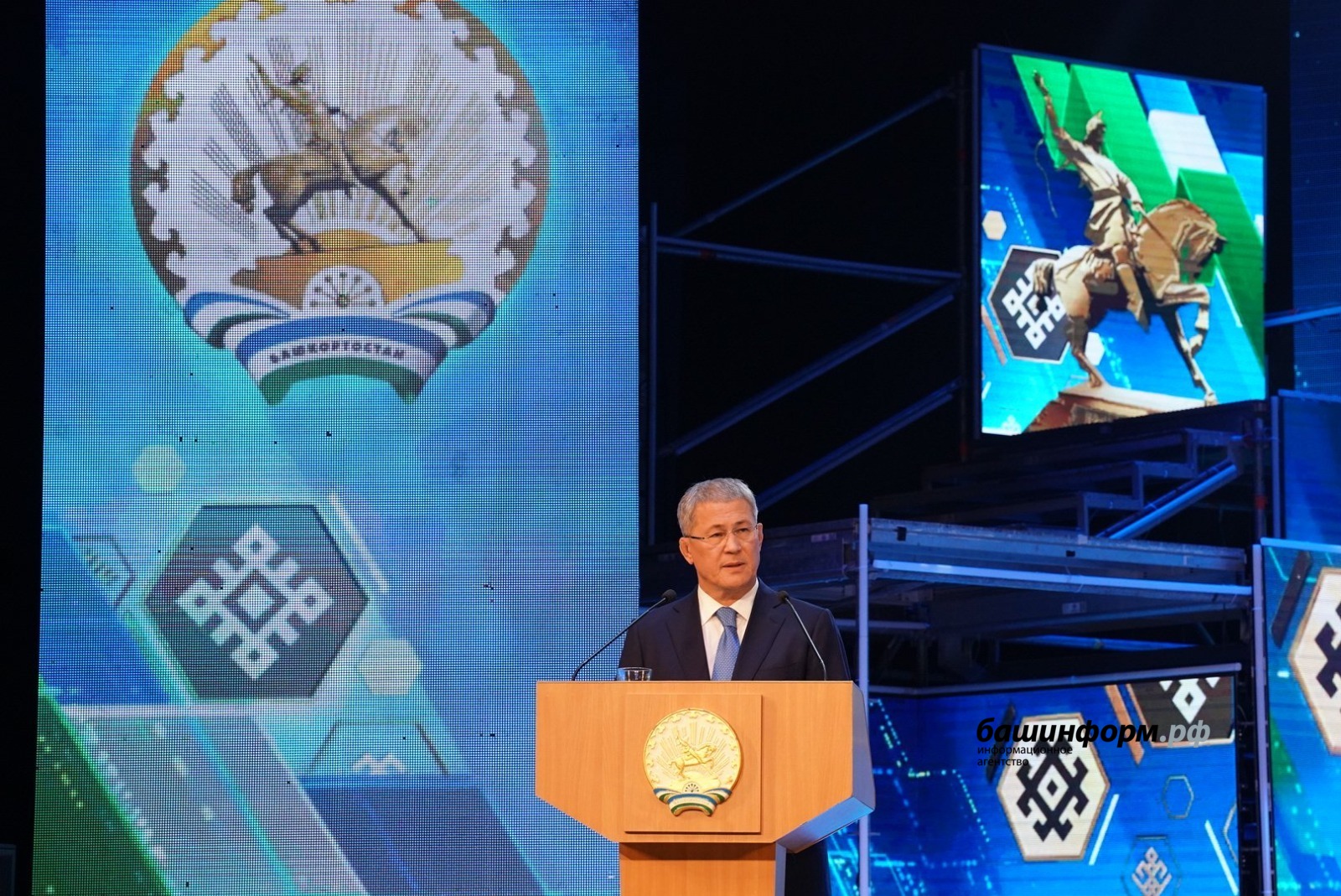 Олег  Яровиков