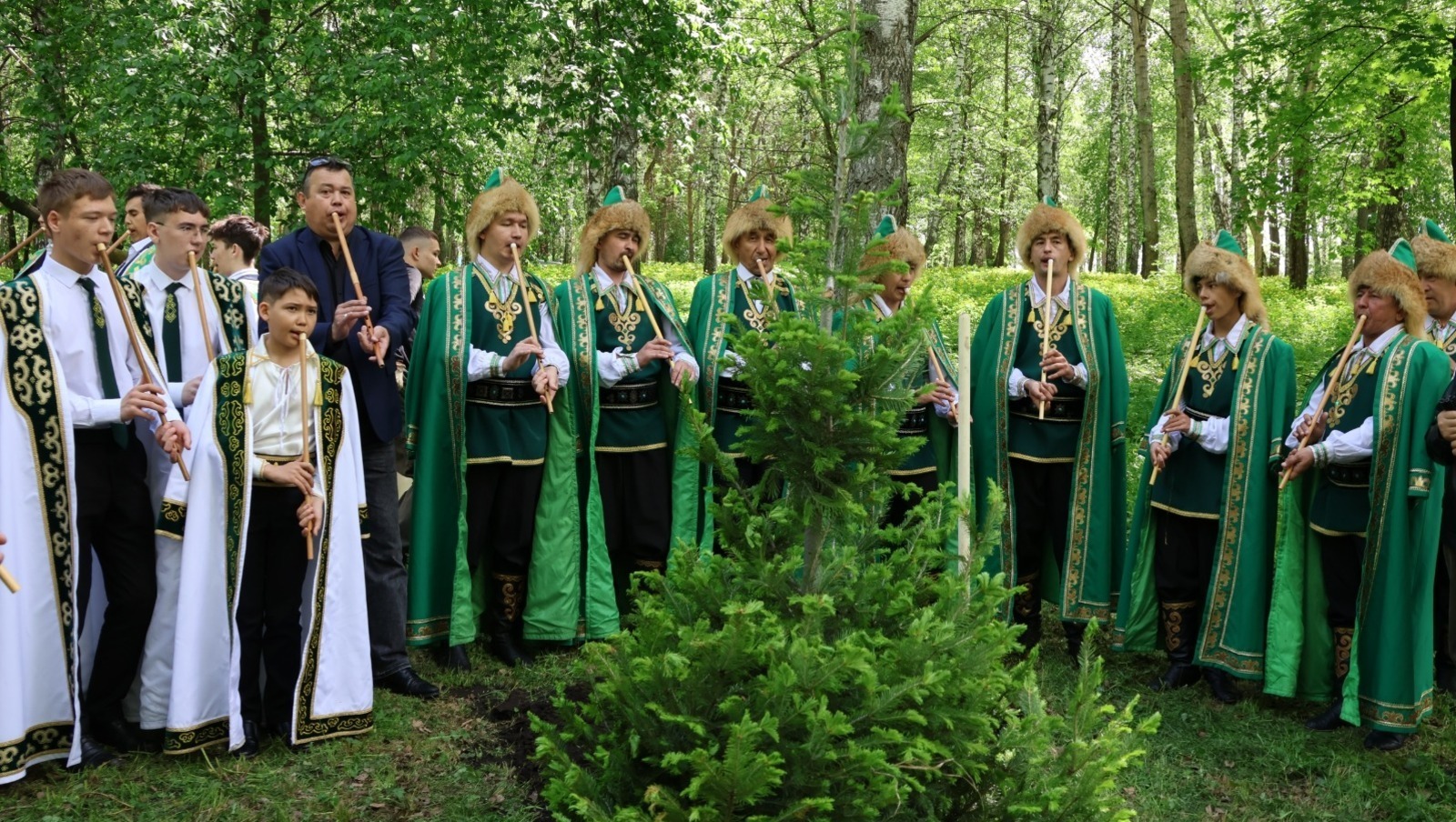 матбуғат хеҙмәте / Октябрьский ҡалаһы хакимиәте