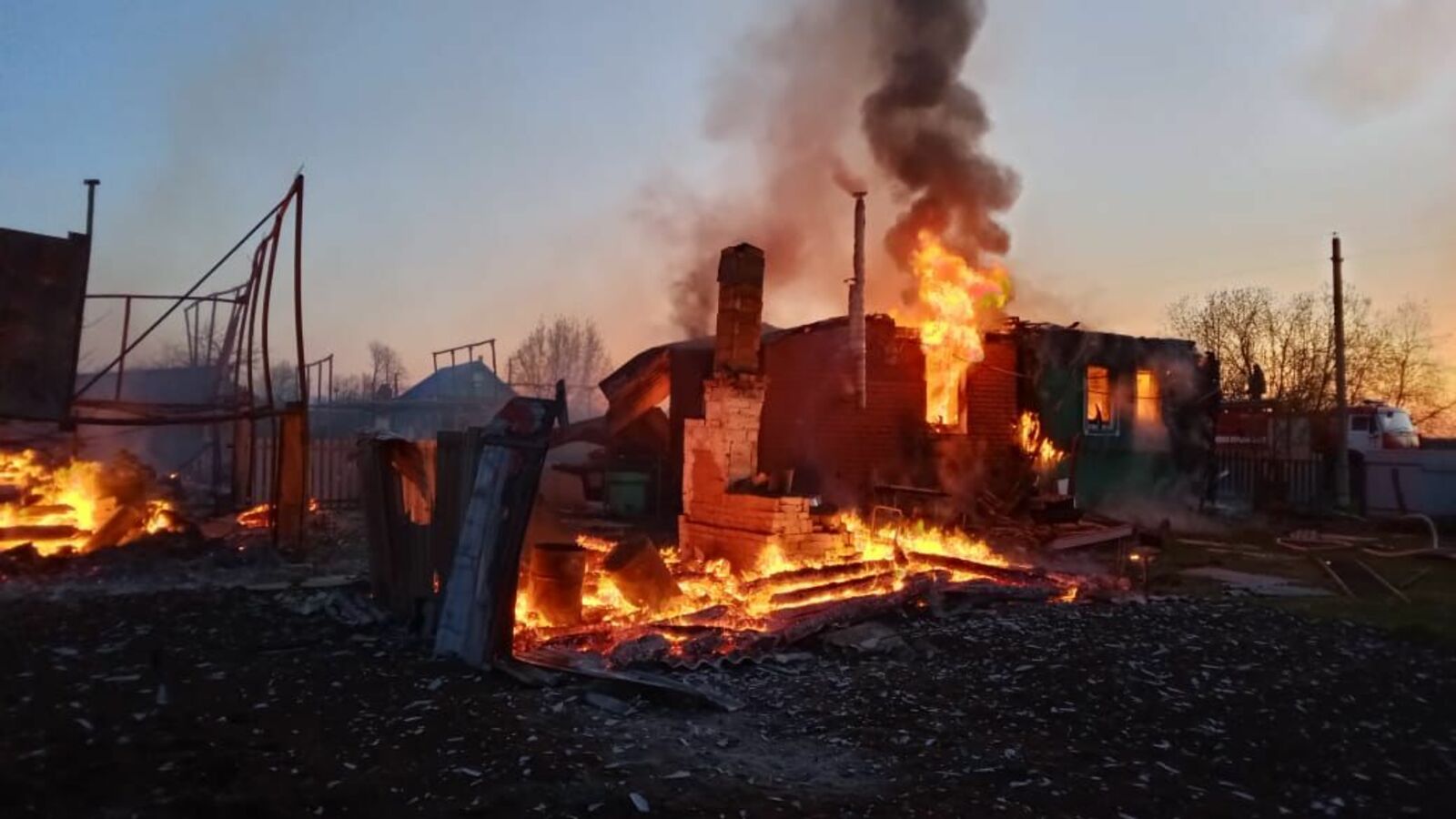 Корова с теленком погибли в пожаре в частном хозяйстве в Бураевском районе Башкирии