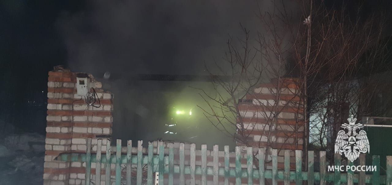 Ночью в СНТ в Башкирии сгорел дом, обнаружено тело мужчины