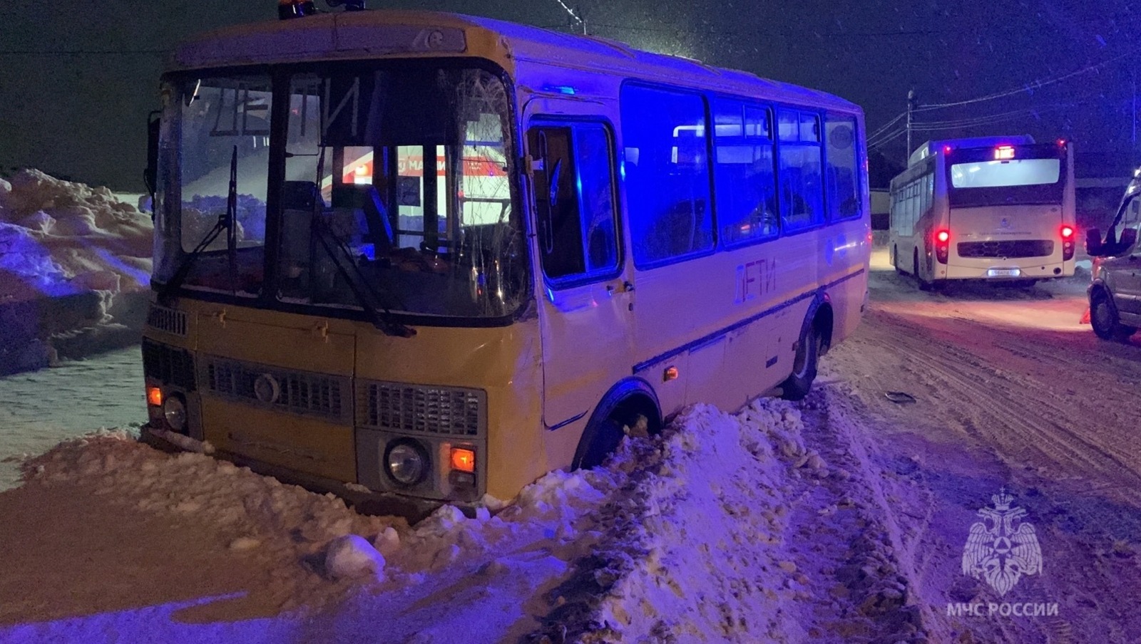 В Башкирии автобус с 20 детьми попал в ДТП