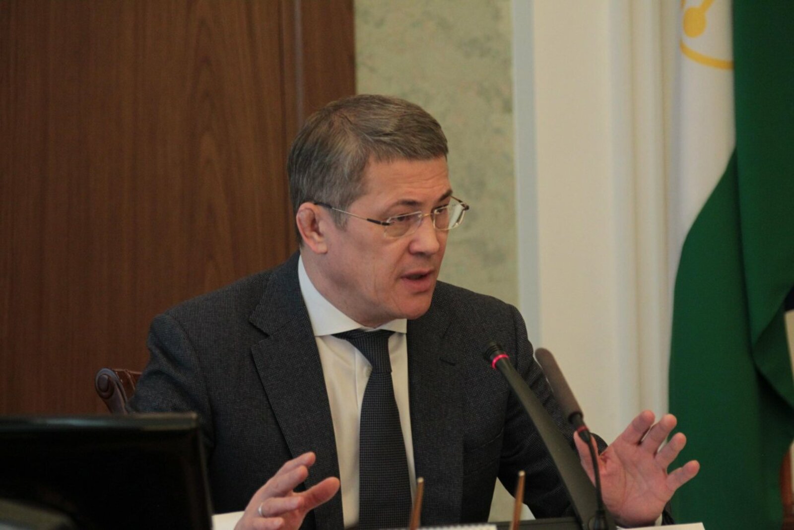 Олег Яровиков