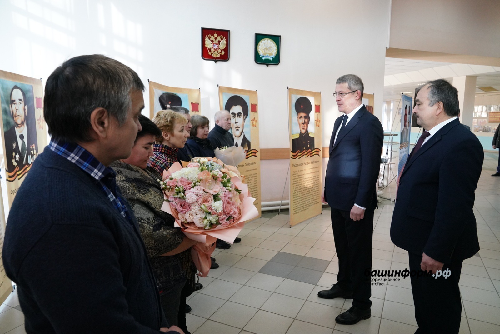 Радий Хабиров встретился с родителями погибших воинов в зоне проведения СВО